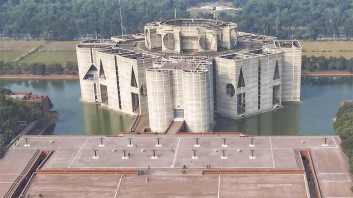 বঙ্গভবনের বদলে দক্ষিণ প্লাজায় নতুন সরকারের শপথ